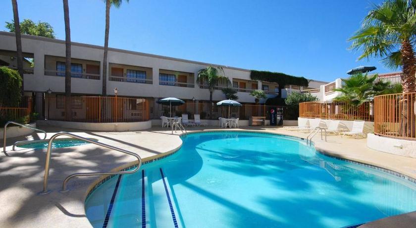 Готель Ramada Tucson East Екстер'єр фото