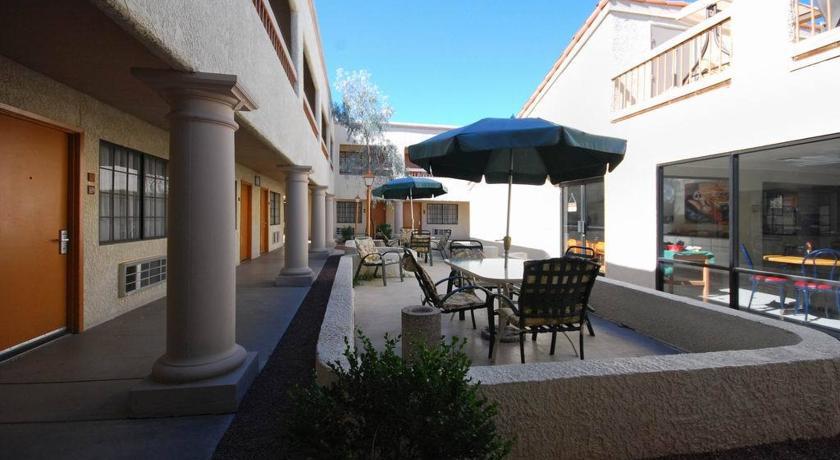 Готель Ramada Tucson East Екстер'єр фото